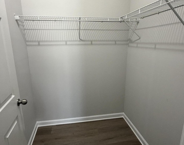 8201 Green Parrot Road - Photo Thumbnail 19