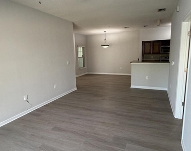 8201 Green Parrot Road - Photo Thumbnail 14