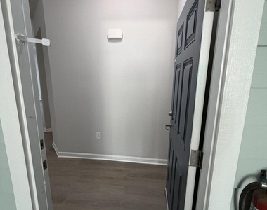 8201 Green Parrot Road - Photo Thumbnail 1