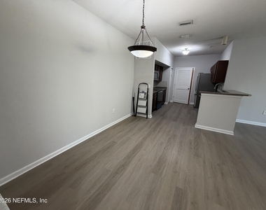 8201 Green Parrot Road - Photo Thumbnail 4
