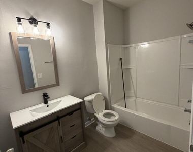 8201 Green Parrot Road - Photo Thumbnail 27