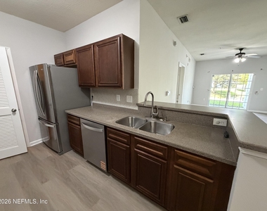 8201 Green Parrot Road - Photo Thumbnail 7