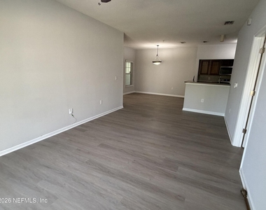 8201 Green Parrot Road - Photo Thumbnail 15