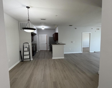 8201 Green Parrot Road - Photo Thumbnail 2