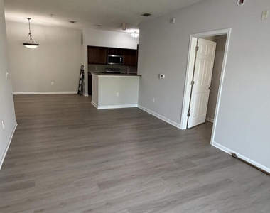 8201 Green Parrot Road - Photo Thumbnail 16