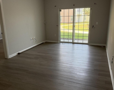 8201 Green Parrot Road - Photo Thumbnail 10