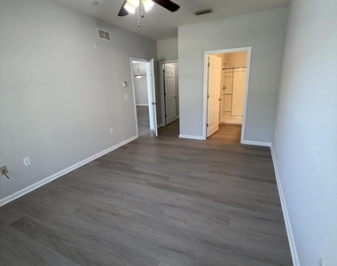 8201 Green Parrot Road - Photo Thumbnail 23