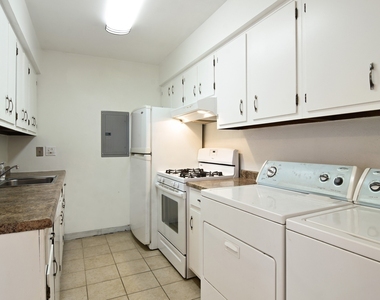 1436 Quaker Lane - Photo Thumbnail 3