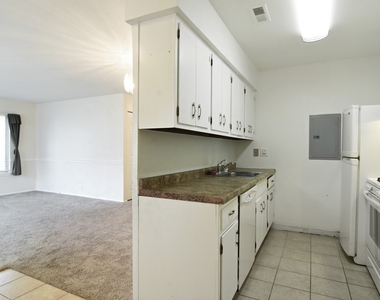 1436 Quaker Lane - Photo Thumbnail 5