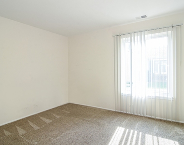 1436 Quaker Lane - Photo Thumbnail 8