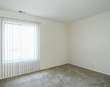 1436 Quaker Lane - Photo Thumbnail 7