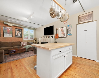1834 Ridge Avenue - Photo Thumbnail 10