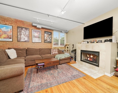 1834 Ridge Avenue - Photo Thumbnail 6