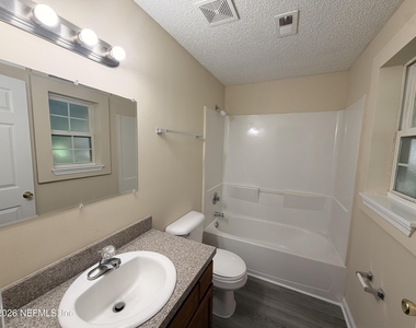 747 Broxton Street - Photo Thumbnail 5