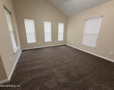 747 Broxton Street - Photo Thumbnail 4