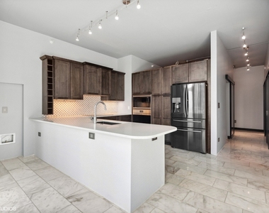 1345 S Wabash Avenue - Photo Thumbnail 6
