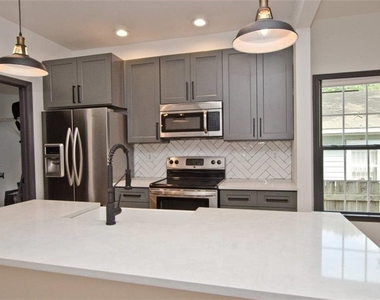 931 Fern Avenue Se - Photo Thumbnail 7