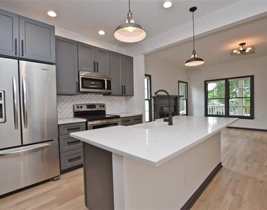 931 Fern Avenue Se - Photo Thumbnail 6