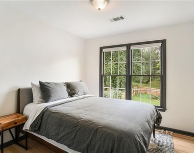 931 Fern Avenue Se - Photo Thumbnail 15