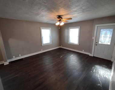 912 Douglas Street - Photo Thumbnail 2