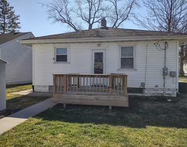 912 Douglas Street - Photo Thumbnail 14