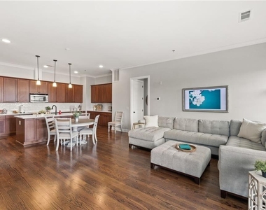 360 Chambers Street - Photo Thumbnail 8