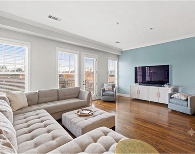 360 Chambers Street - Photo Thumbnail 9