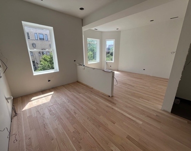 3726 N Racine Avenue - Photo Thumbnail 5