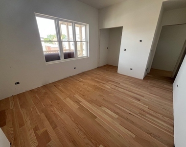 3726 N Racine Avenue - Photo Thumbnail 8