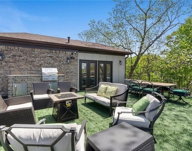 631 Boulevard Ne - Photo Thumbnail 46