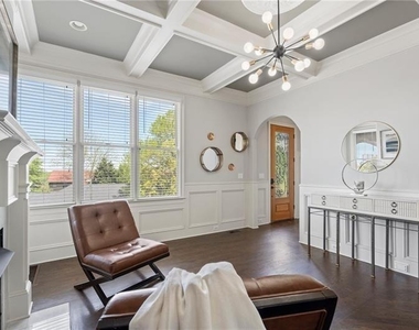 631 Boulevard Ne - Photo Thumbnail 6