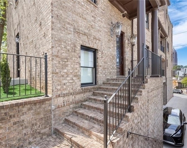 631 Boulevard Ne - Photo Thumbnail 2