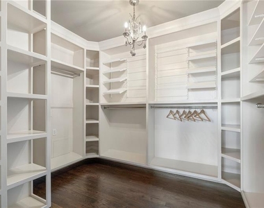 631 Boulevard Ne - Photo Thumbnail 26