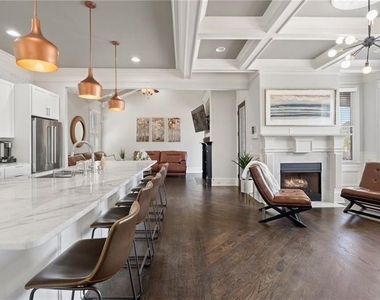 631 Boulevard Ne - Photo Thumbnail 8