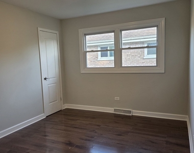 16007 Vine Avenue - Photo Thumbnail 15