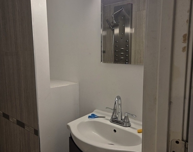 16007 Vine Avenue - Photo Thumbnail 11