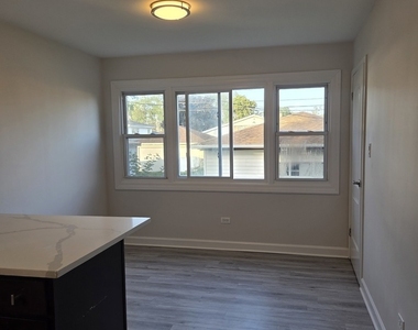 16007 Vine Avenue - Photo Thumbnail 7