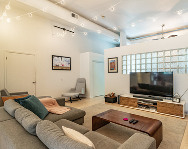 400 N Racine Avenue - Photo Thumbnail 9
