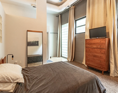400 N Racine Avenue - Photo Thumbnail 10