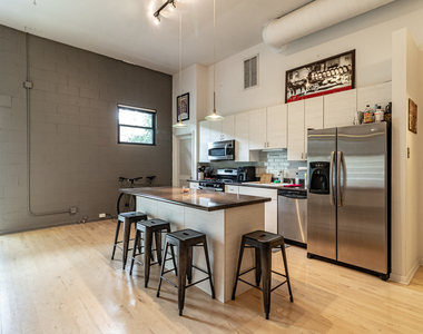 400 N Racine Avenue - Photo Thumbnail 3
