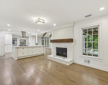 1905 Gainsborough Drive - Photo Thumbnail 17