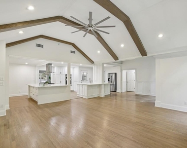 1905 Gainsborough Drive - Photo Thumbnail 27