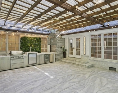 1905 Gainsborough Drive - Photo Thumbnail 47