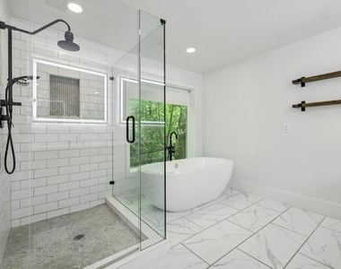 1905 Gainsborough Drive - Photo Thumbnail 38