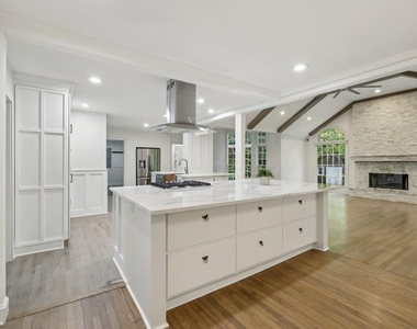 1905 Gainsborough Drive - Photo Thumbnail 18