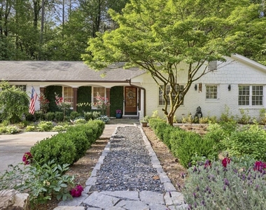 1905 Gainsborough Drive - Photo Thumbnail 9
