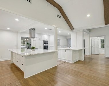 1905 Gainsborough Drive - Photo Thumbnail 2