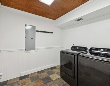 1905 Gainsborough Drive - Photo Thumbnail 34