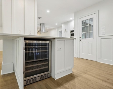 1905 Gainsborough Drive - Photo Thumbnail 20