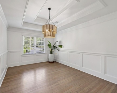1905 Gainsborough Drive - Photo Thumbnail 31